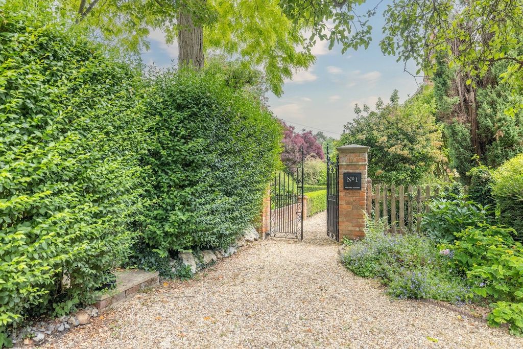 Property photo 2 of 43