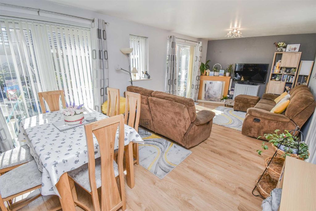 Property photo 3 of 19 Living/Dining Room
