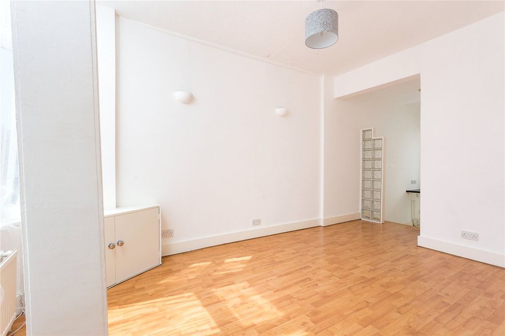 Property photo 3 of 5 Picture No. 01