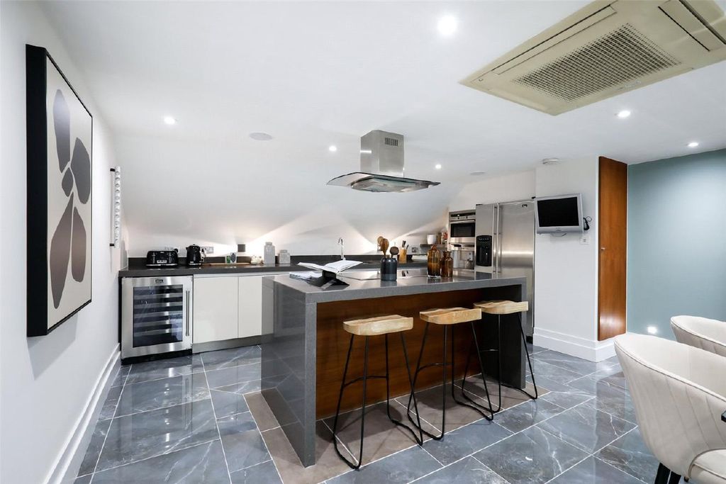 Property photo 2 of 16 Picture 2