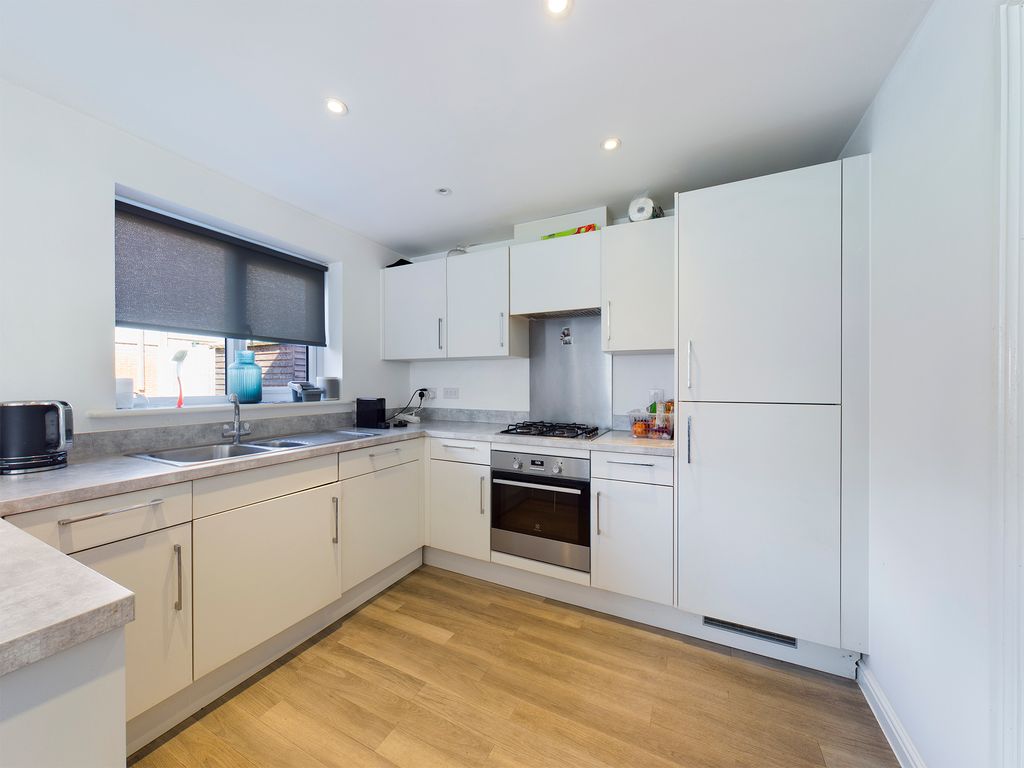 Property photo 2 of 11 Kitchen