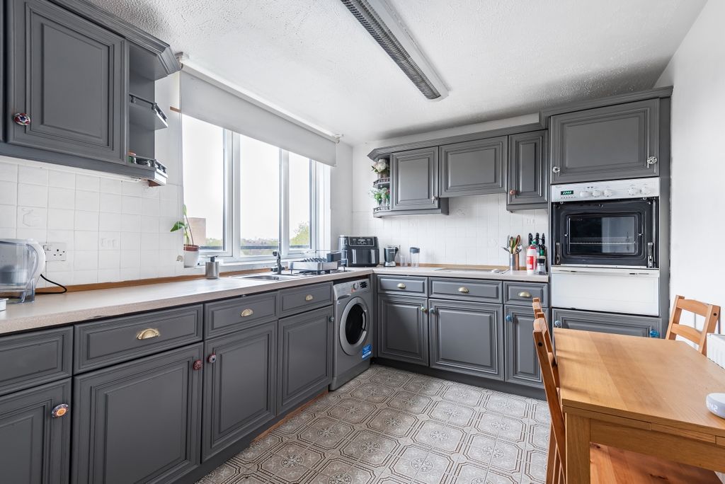 Property photo 1 of 7 917180 (2)