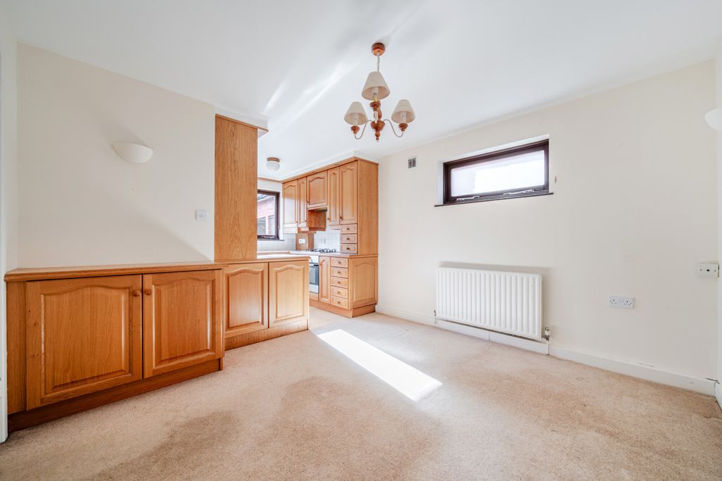 Property photo 2 of 17 1418526-5-699d845...