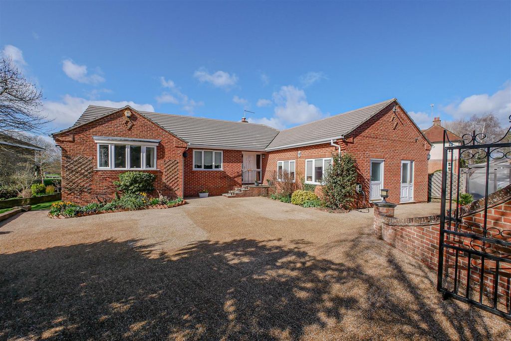 Property photo 3 of 22 Approach