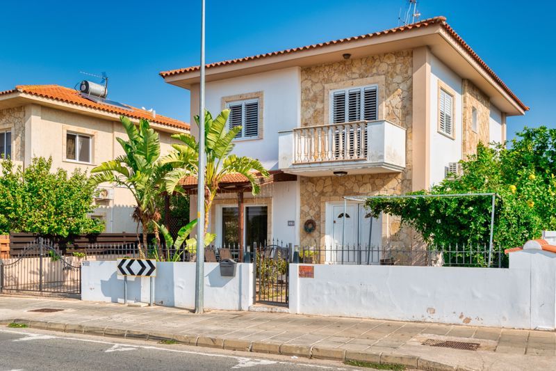Property photo 1 of 24 Front Of The Villa