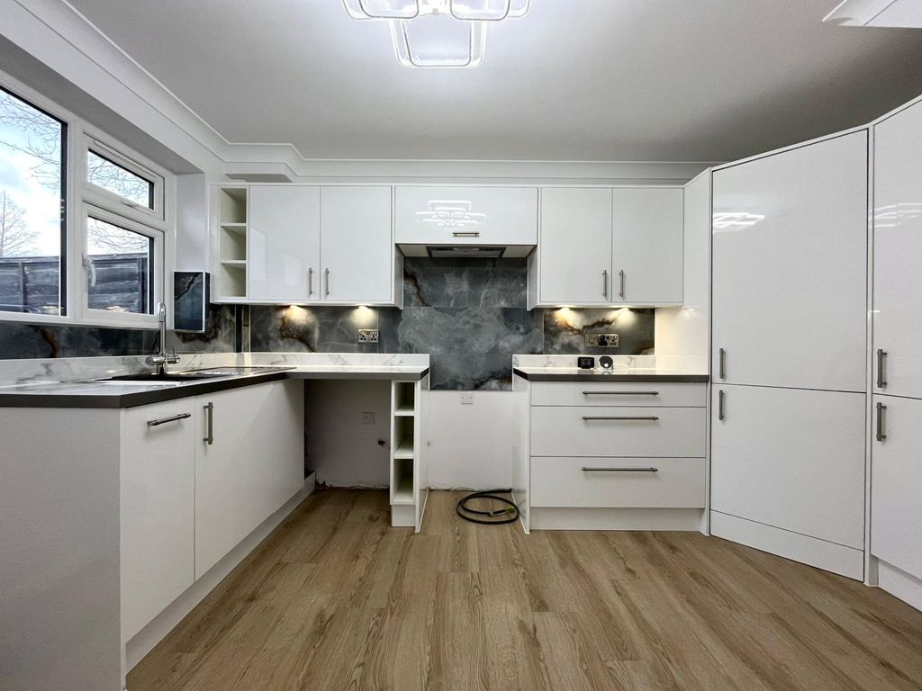 Property photo 2 of 15 Picture No. 13