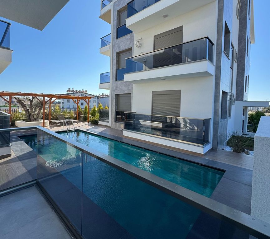 Property photo 3 of 16 Idyllic Property For Sale In Manavgat, Antalya - Social Pool And Seating Areas