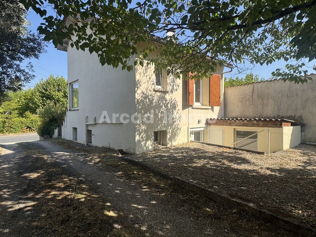 Property photo 1 of 10 Charming House, Two Bedrooms, A Small Garden And A Garage.