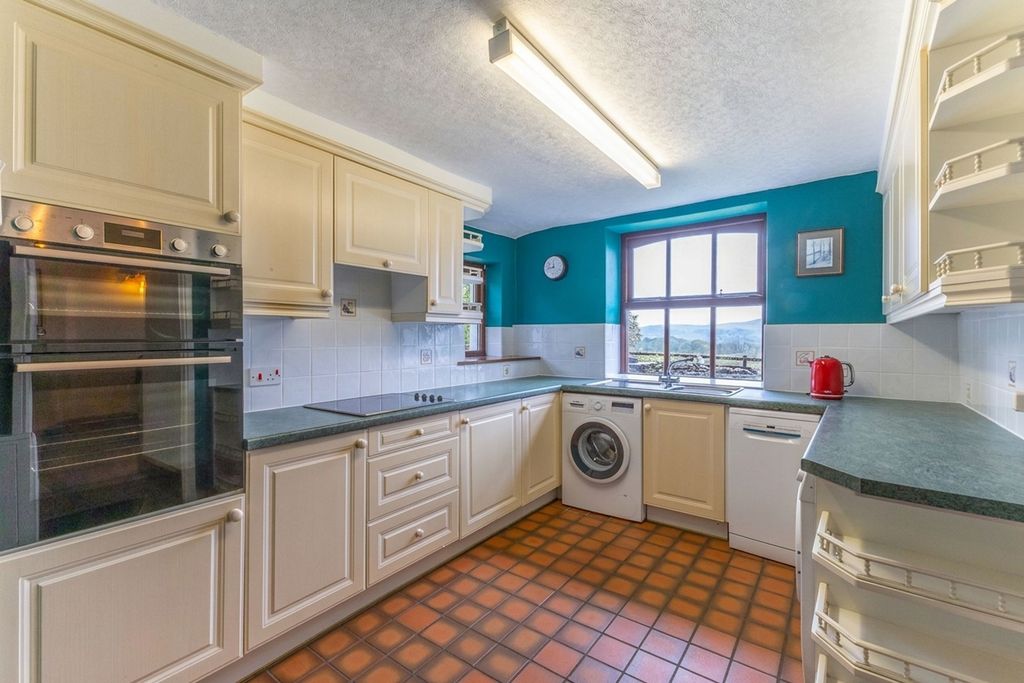Property photo 3 of 35