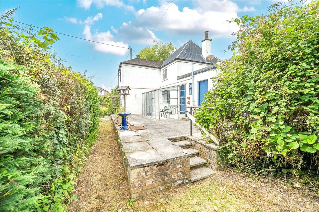 Property photo 3 of 18 Rear Gardens