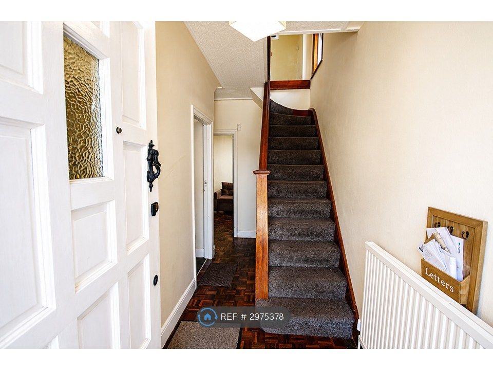 Property photo 2 of 10 Entrance Hallway