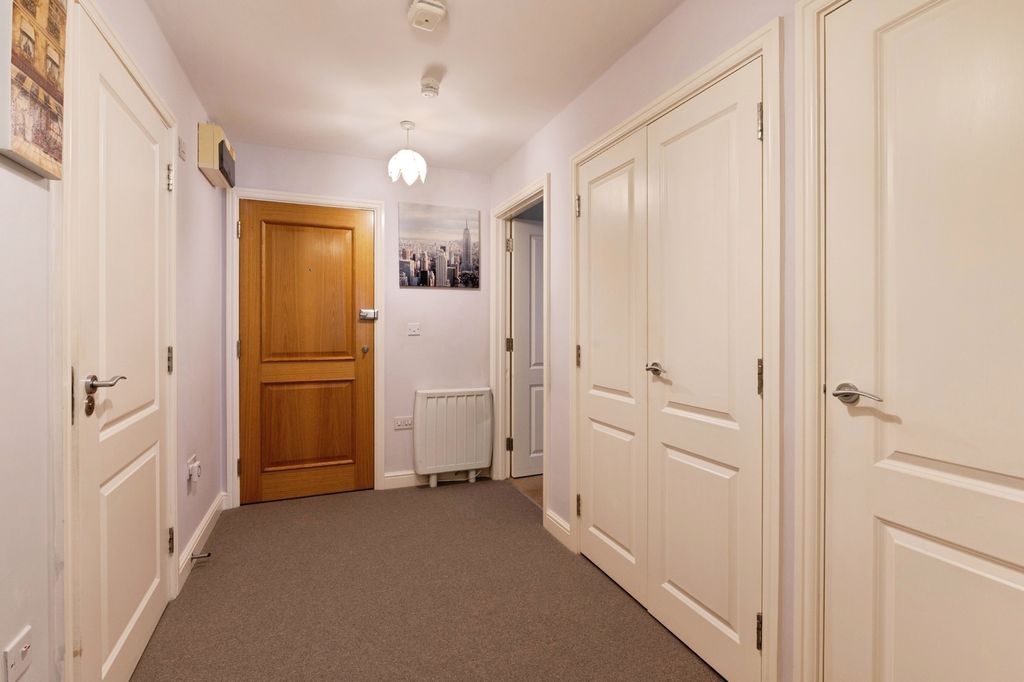 Property photo 3 of 15 Entrance Hallway