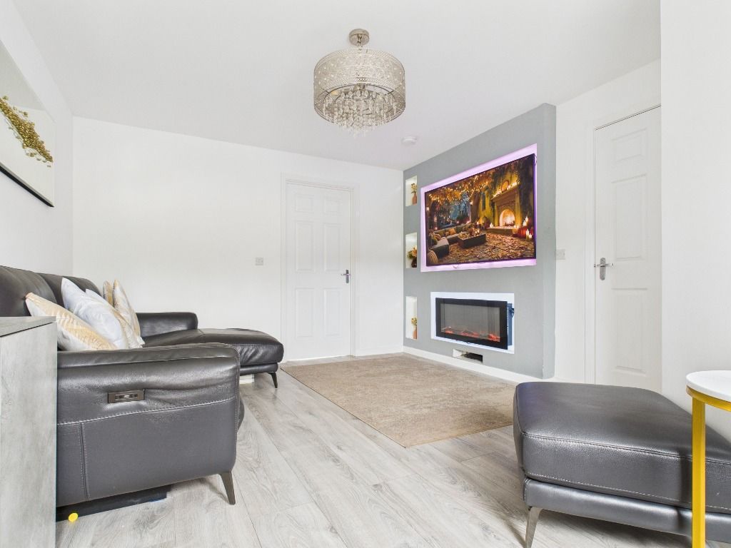 Property photo 2 of 31