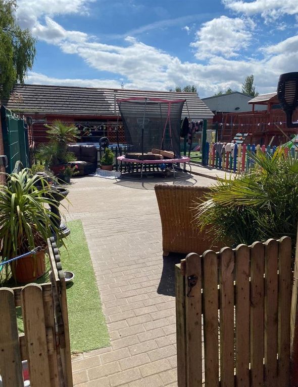 Property photo 3 of 13 Slipper Bridge Garden.Jpg