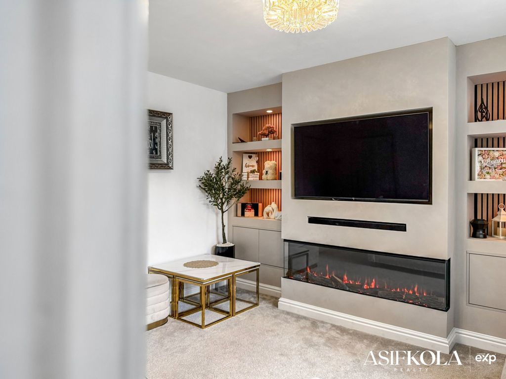 Property photo 2 of 21