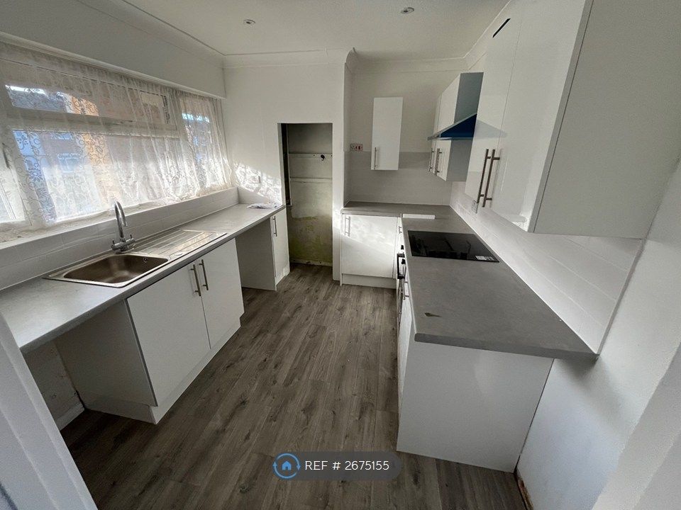 Property photo 1 of 8 Kitchen