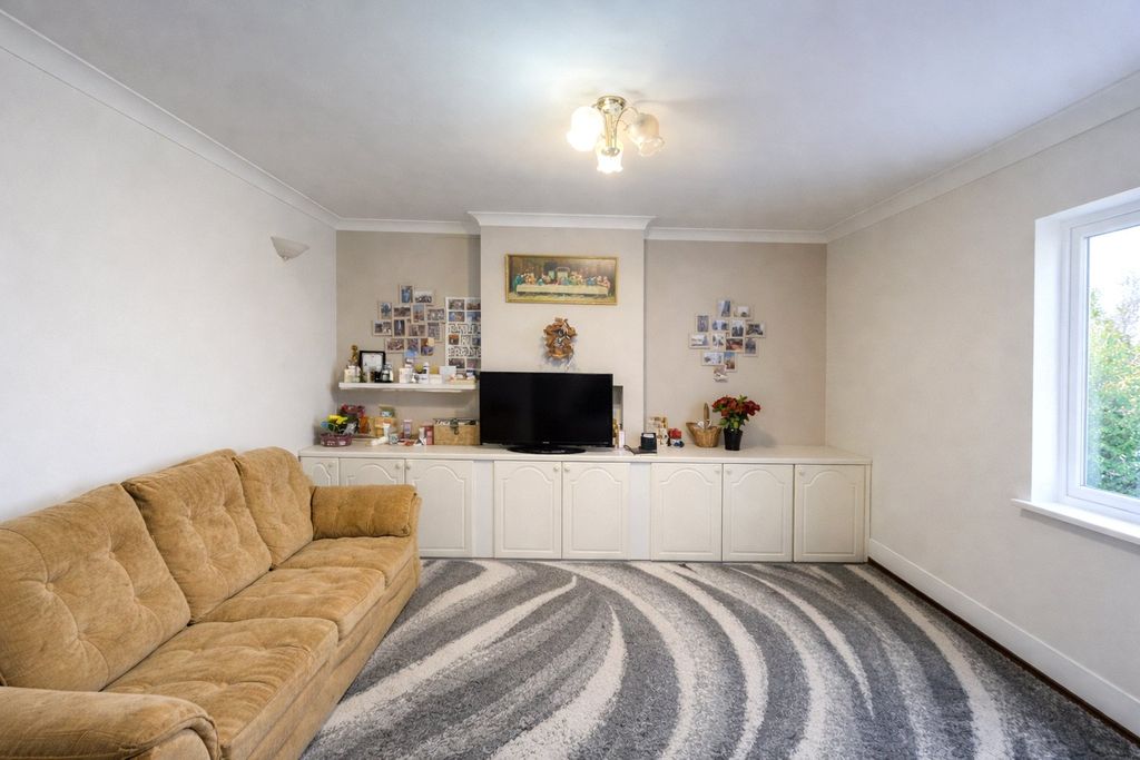 Property photo 2 of 9 Lounge