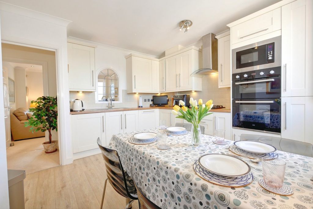 Property photo 2 of 46