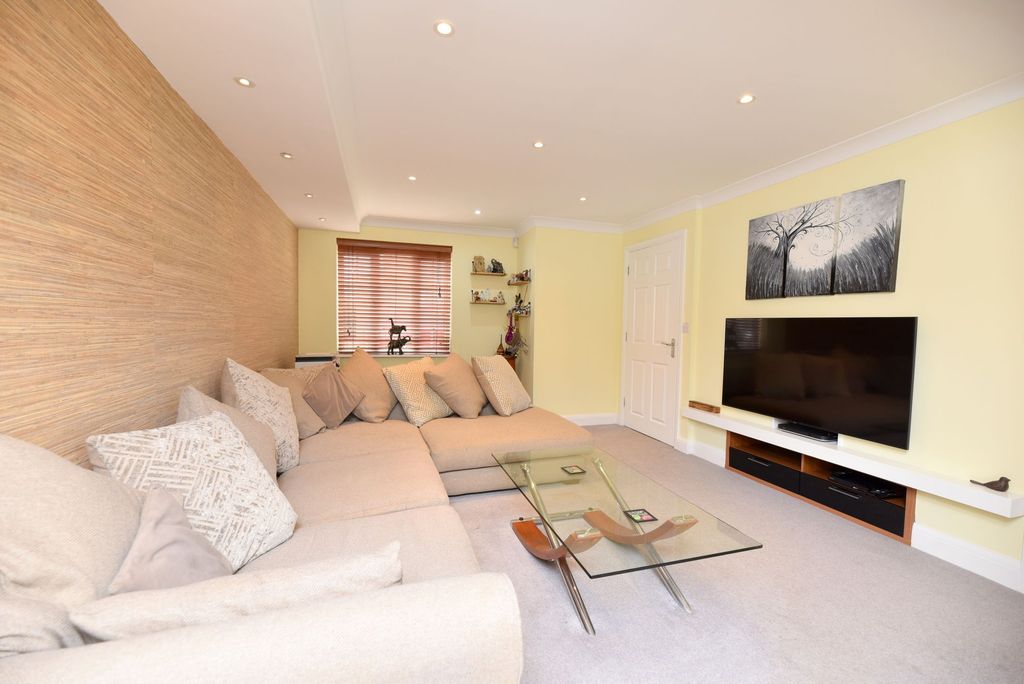 Property photo 3 of 21