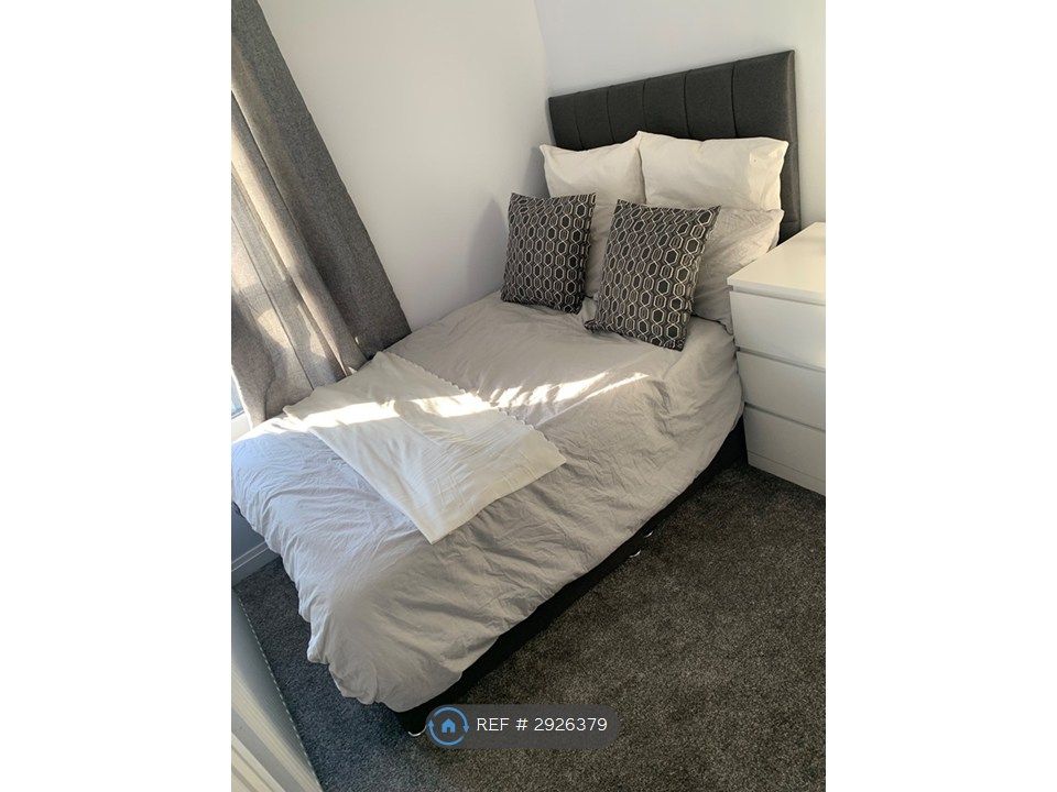 Property photo 3 of 15 Small Double
