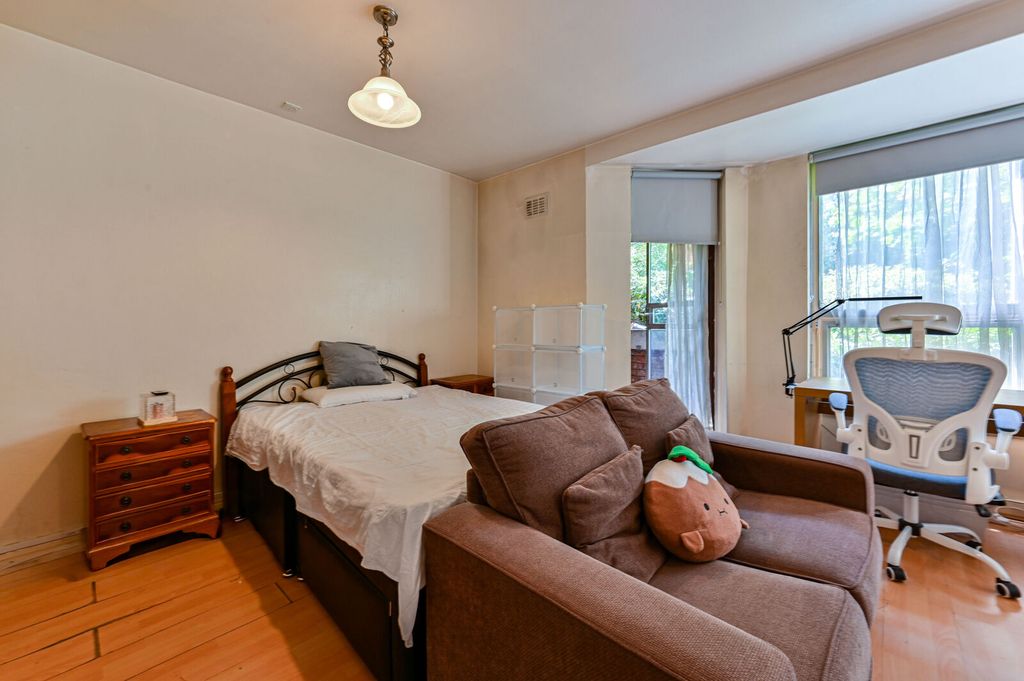 Property photo 2 of 8