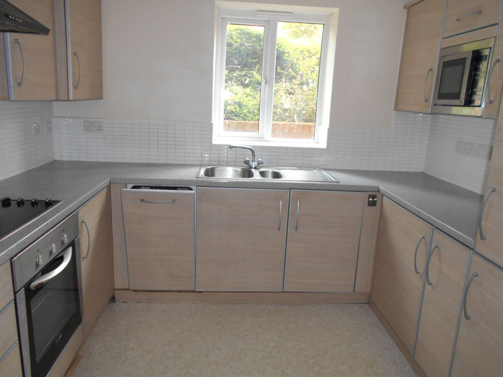 Property photo 3 of 7 Kitchen