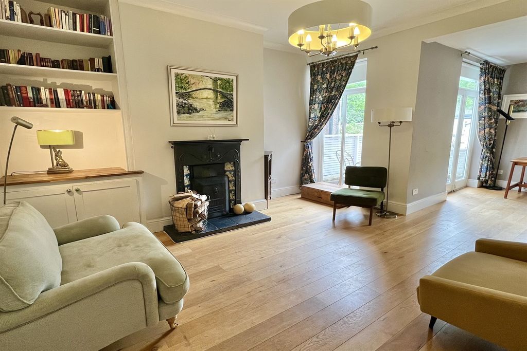 Property photo 3 of 15 Sitting Room