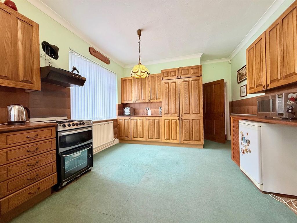Property photo 2 of 17 Kitchen/Dining Room