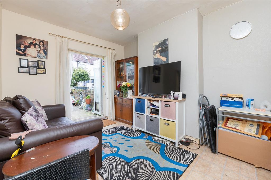 Property photo 1 of 11 9-Mildred-St-Bs5-9Qr-5.Jpg