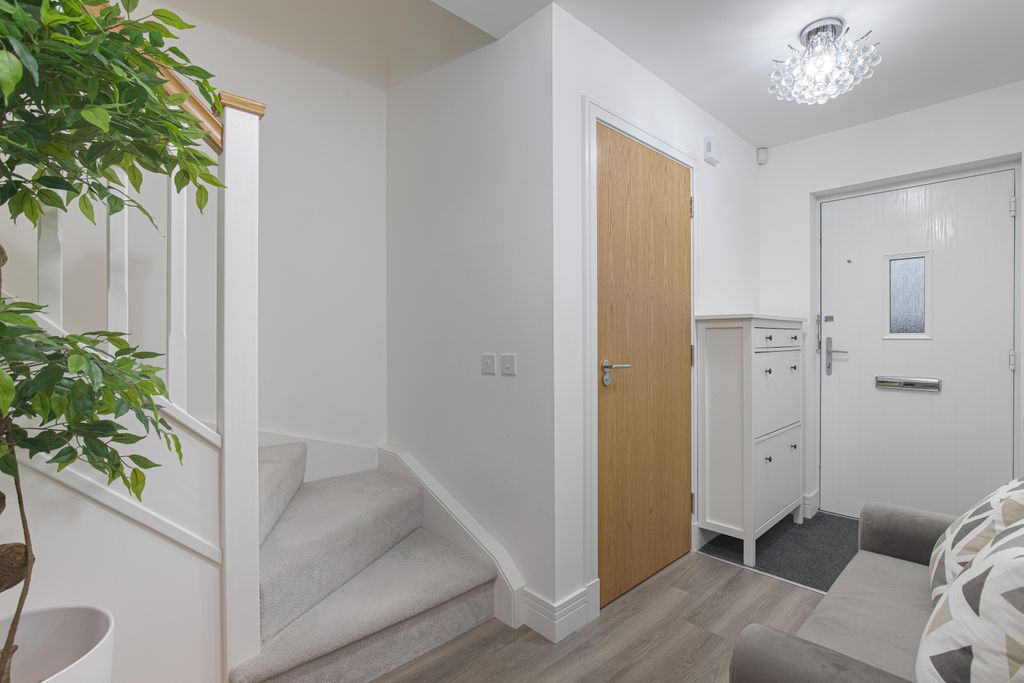 Property photo 2 of 13 Entry