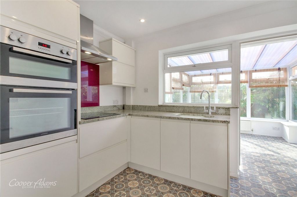 Property photo 3 of 12 Kitchen