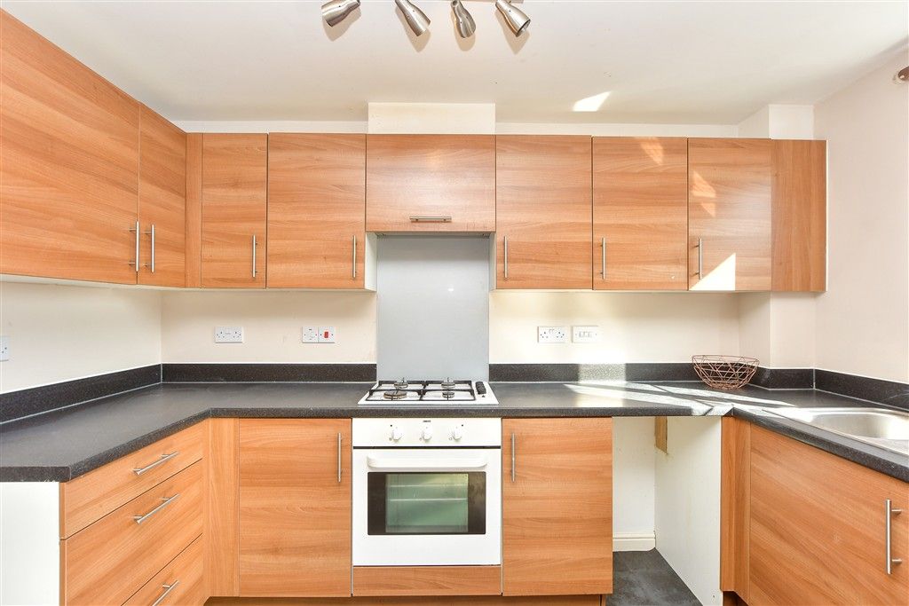 Property photo 3 of 8 Kitchen