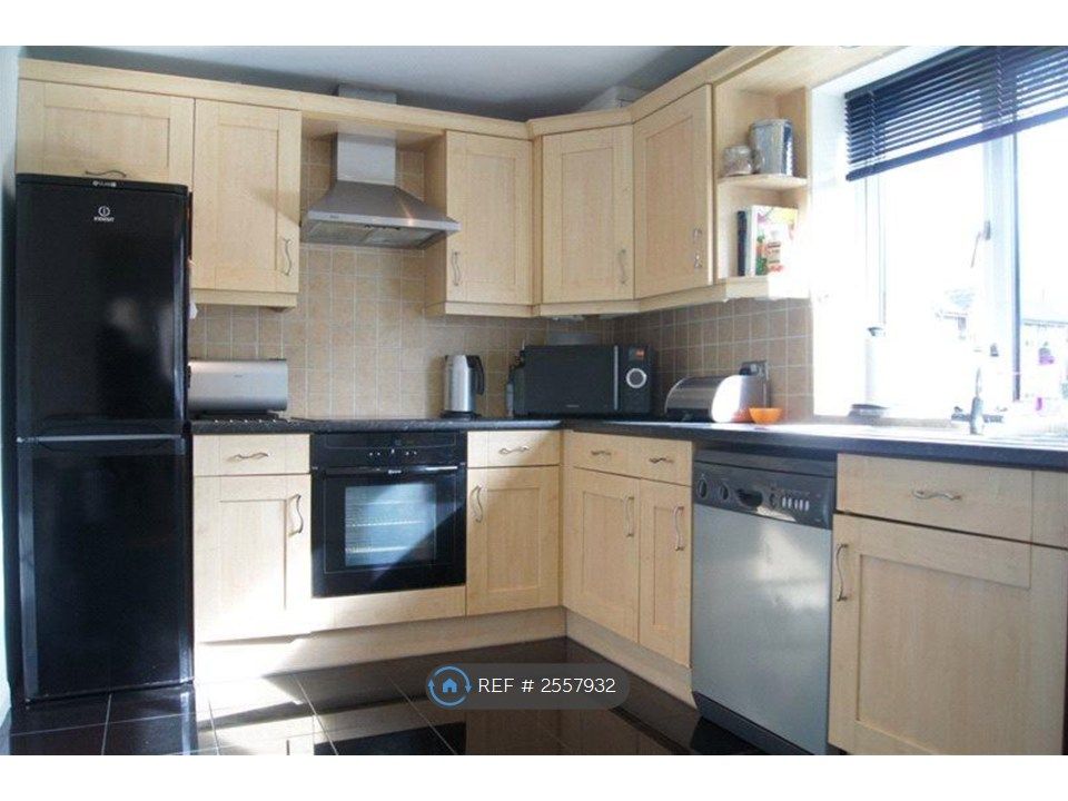 Property photo 3 of 13 Kitchen