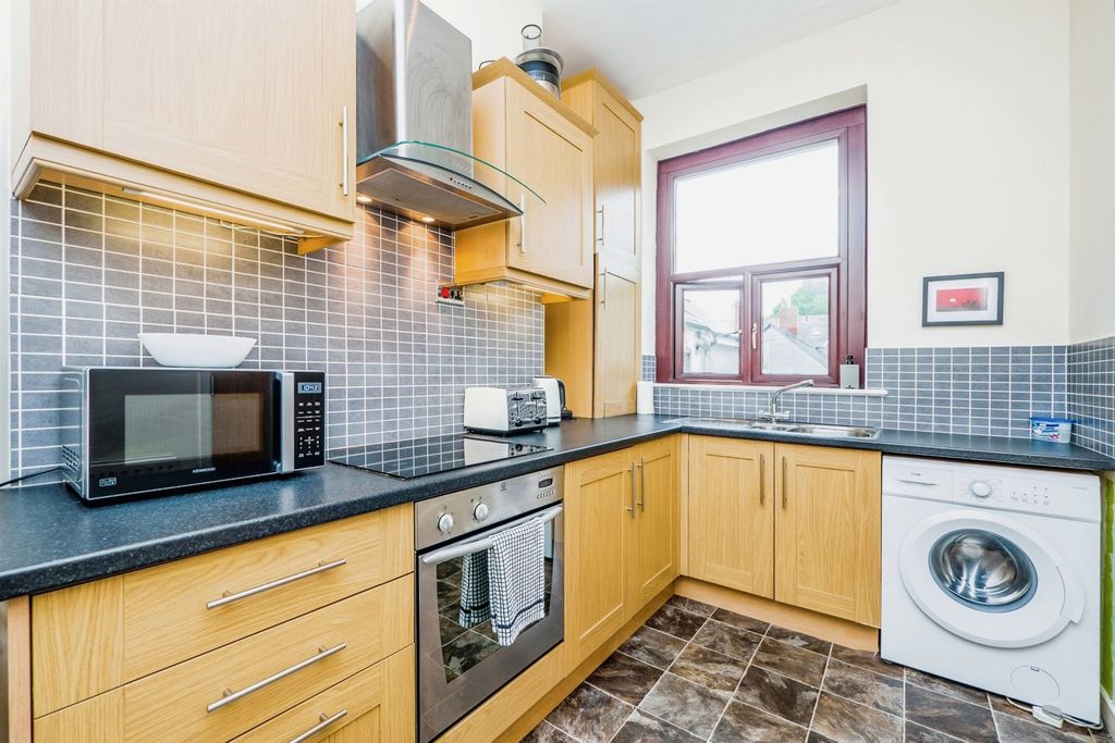 Property photo 3 of 6 Kitchen