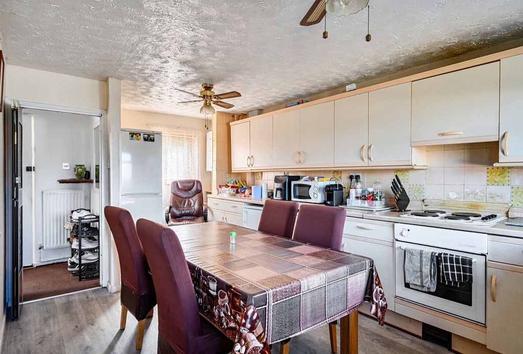 Property photo 3 of 11 1421397-6-69Be969...