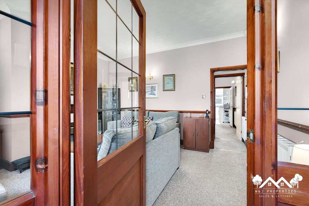 Property photo 2 of 25