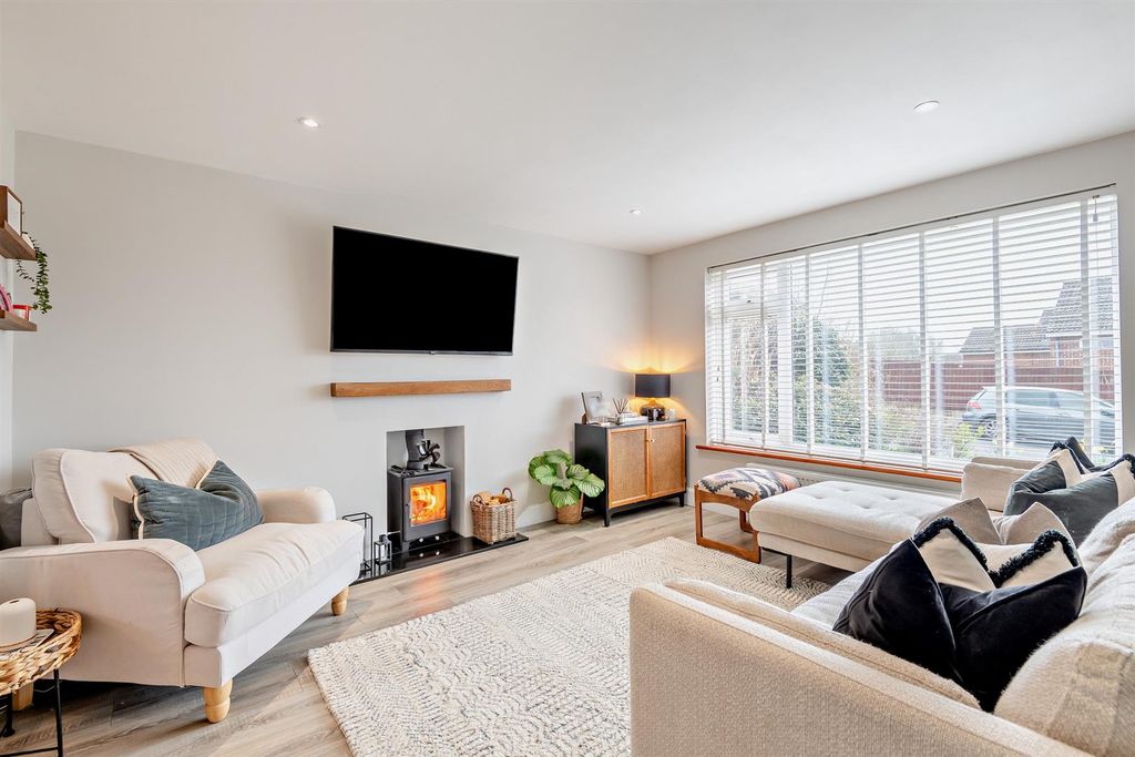 Property photo 2 of 18 Sitting Room