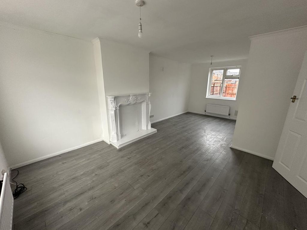 Property photo 1 of 12 Living Room