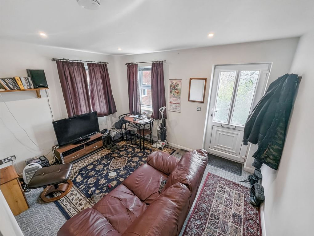 Property photo 2 of 20 Cliftoncourt837320250827045814_Pxl_20250826_092337224_Fsenj.Jpg