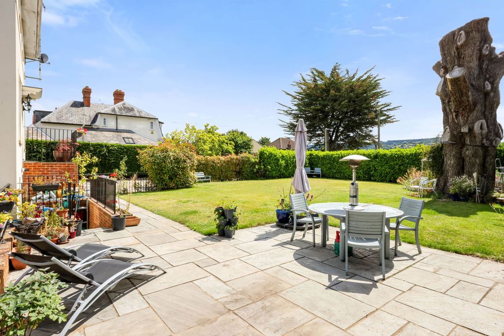 Property photo 2 of 29