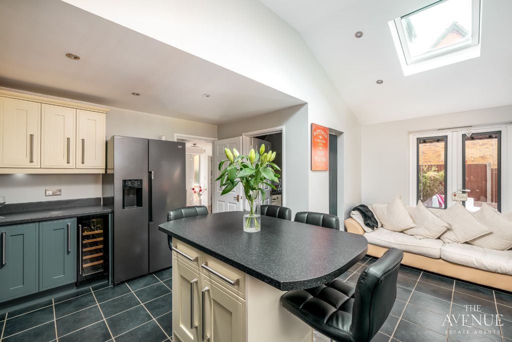 Property photo 2 of 40 4394803