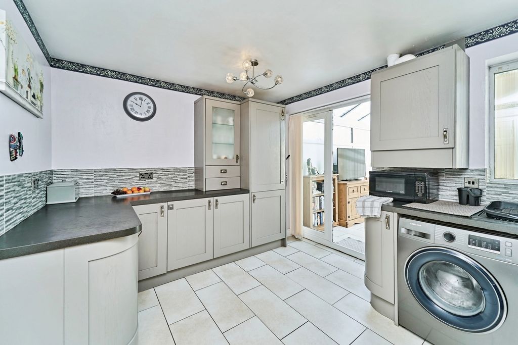 Property photo 2 of 17 Photo
