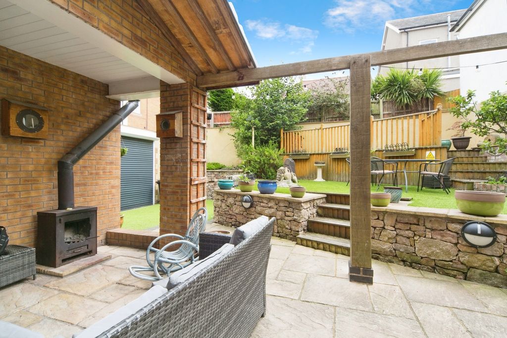 Property photo 2 of 32 Photo