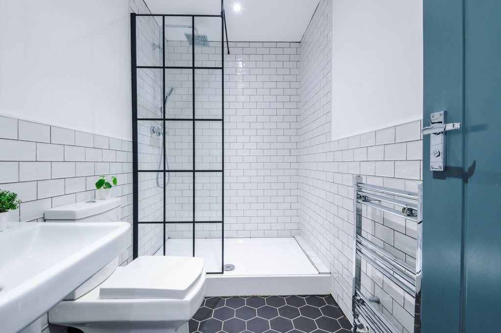 Property photo 3 of 42 70 Langton Road Bathroom 5