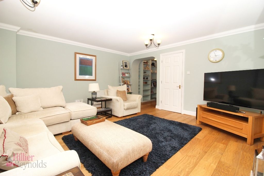 Property photo 2 of 17 Lounge
