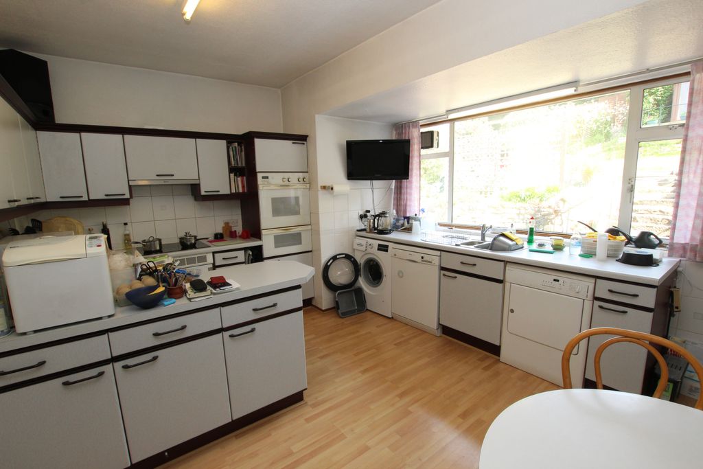 Property photo 3 of 33