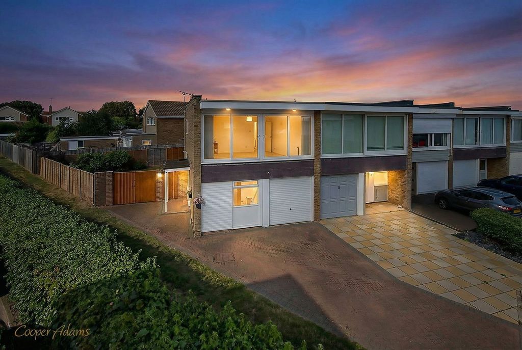 Property photo 1 of 16 Twilight