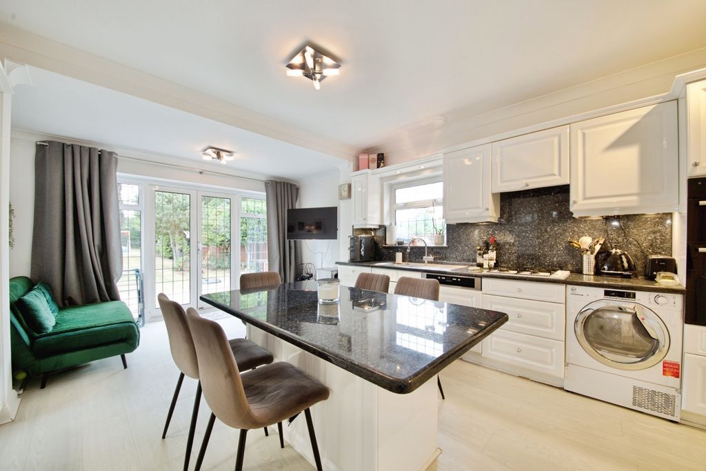 Property photo 3 of 20 Pbox-Img.Jpg