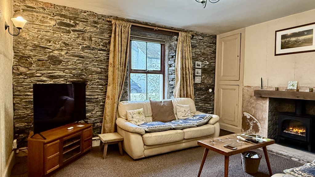 Property photo 2 of 25