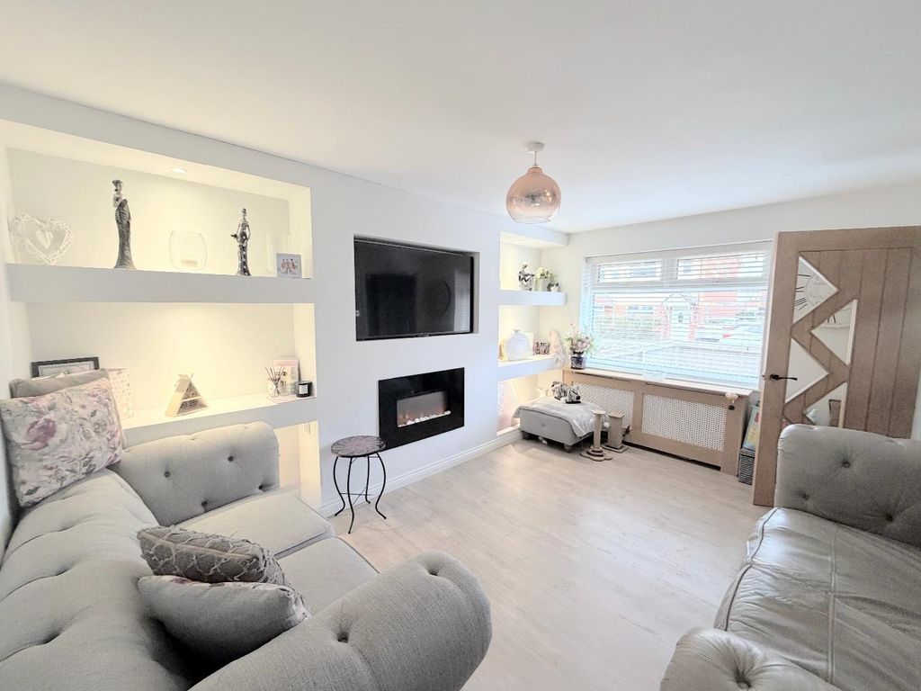 Property photo 2 of 14 Lounge